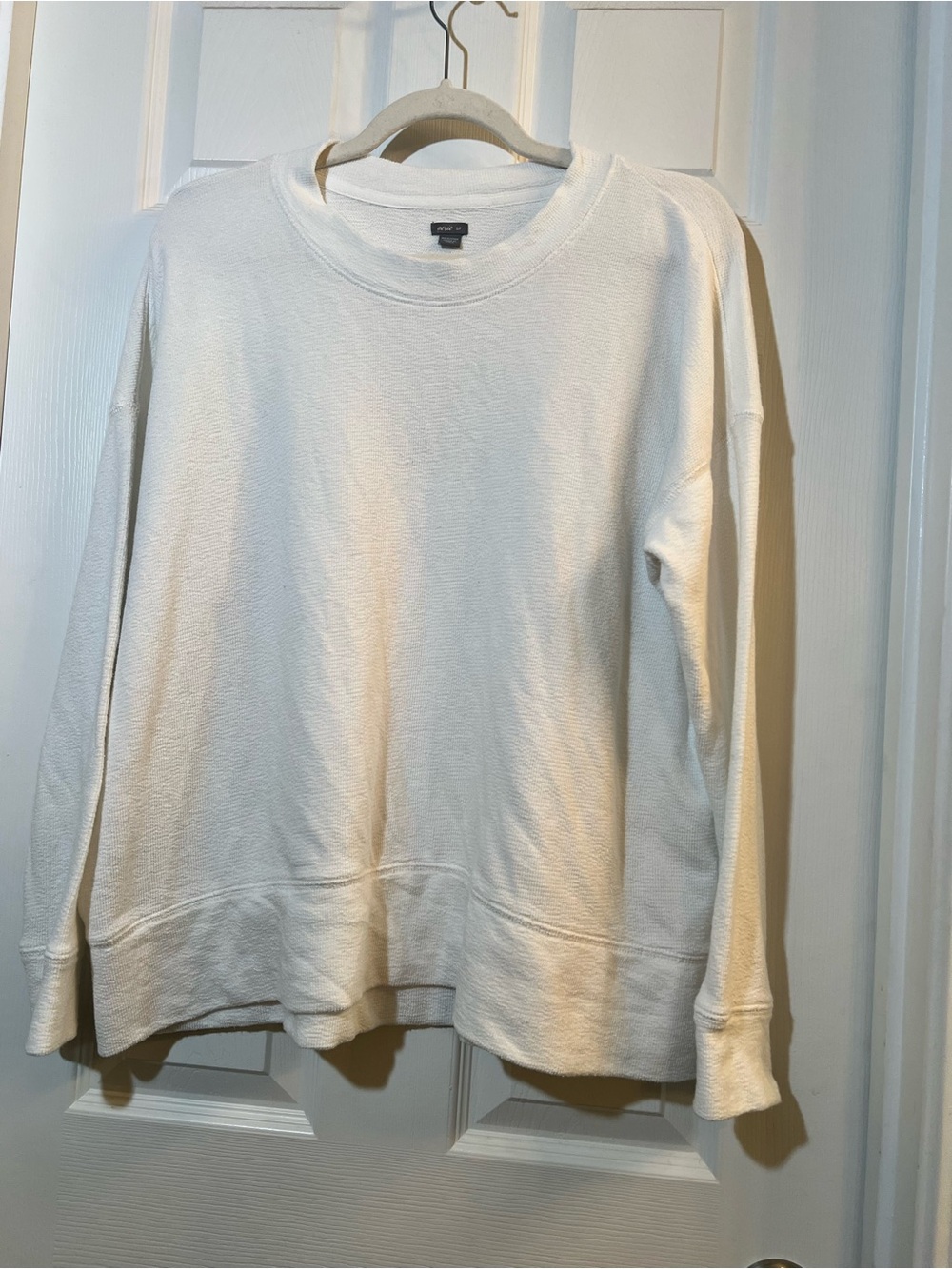 🦋 aerie White Crewneck Pullover Sweatshirt  size small